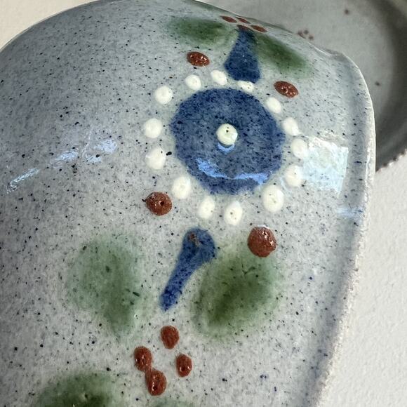 Vintage Stoneware Art Studio Pottery Cheese Dish Hand Painted Flowers Signed - Picture 7 of 15